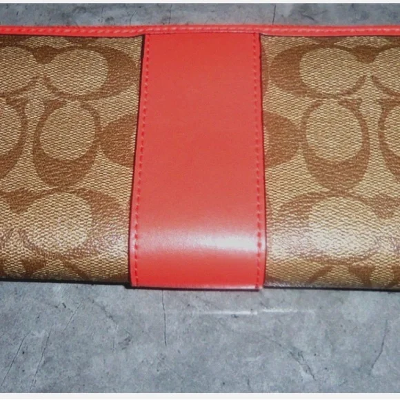 Coach Accordion Zip Signature Wallet Clutch EUC - Picture 4 of 7